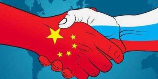 美國三面兩刀，中俄加強合作