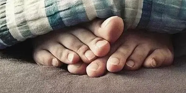 一脫鞋子就尷尬？腳臭的4大原因和解決妙招！