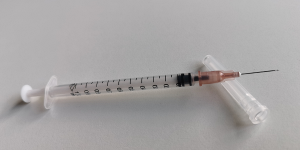 現階段讓注射器廠家“痛并快樂著”