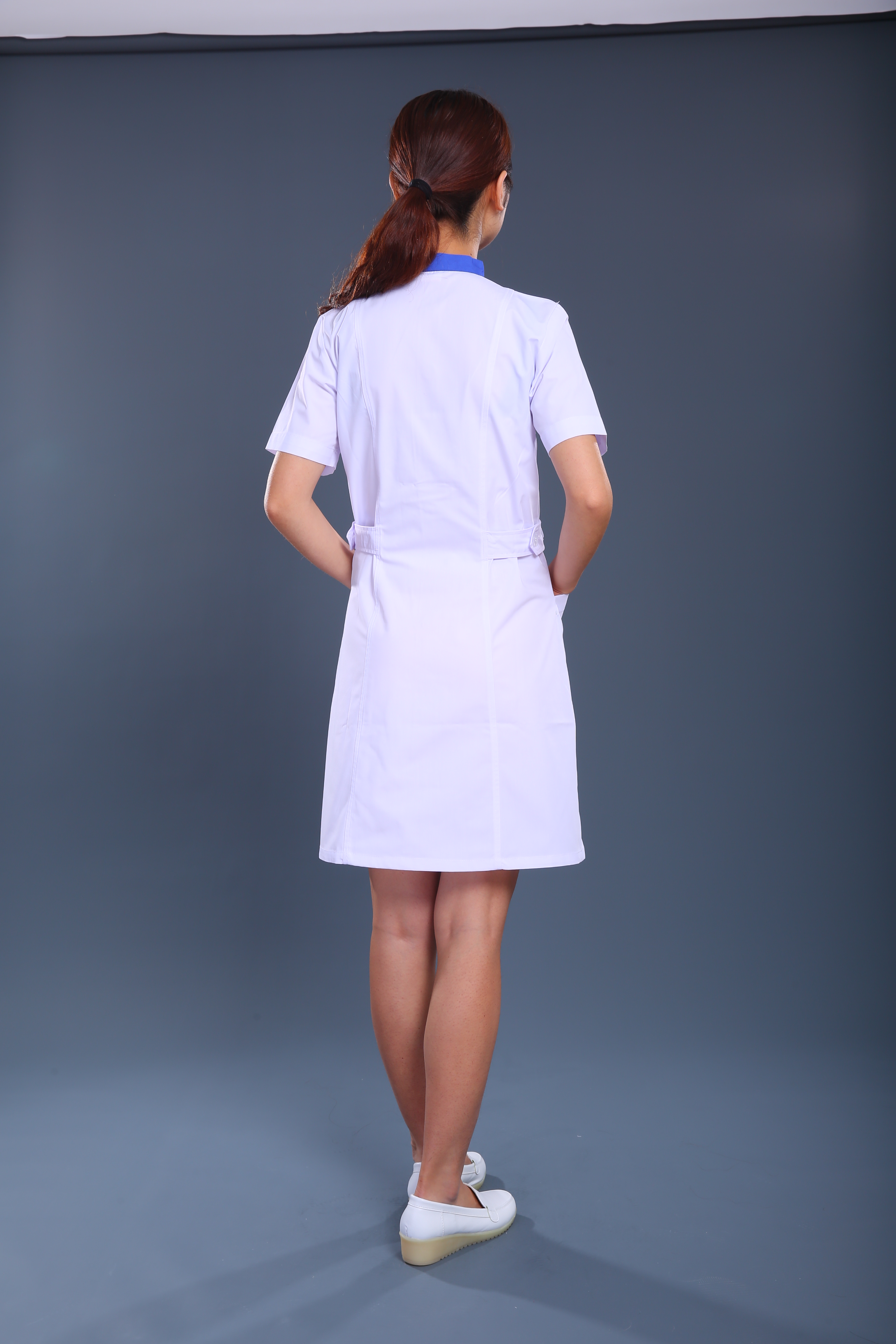 藍帶護士制服背面