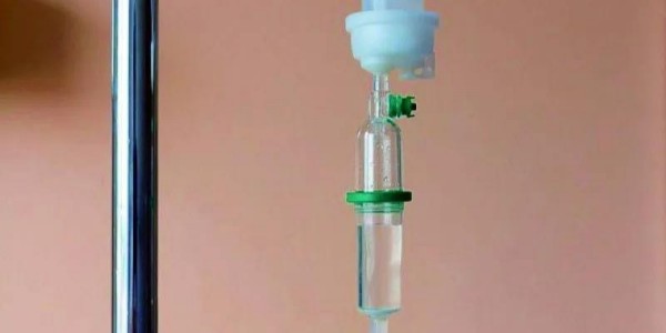 醫(yī)用輸液器管壁排除氣泡的方法